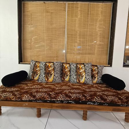 Leopard Farmhouse Mhow Buitenkant foto